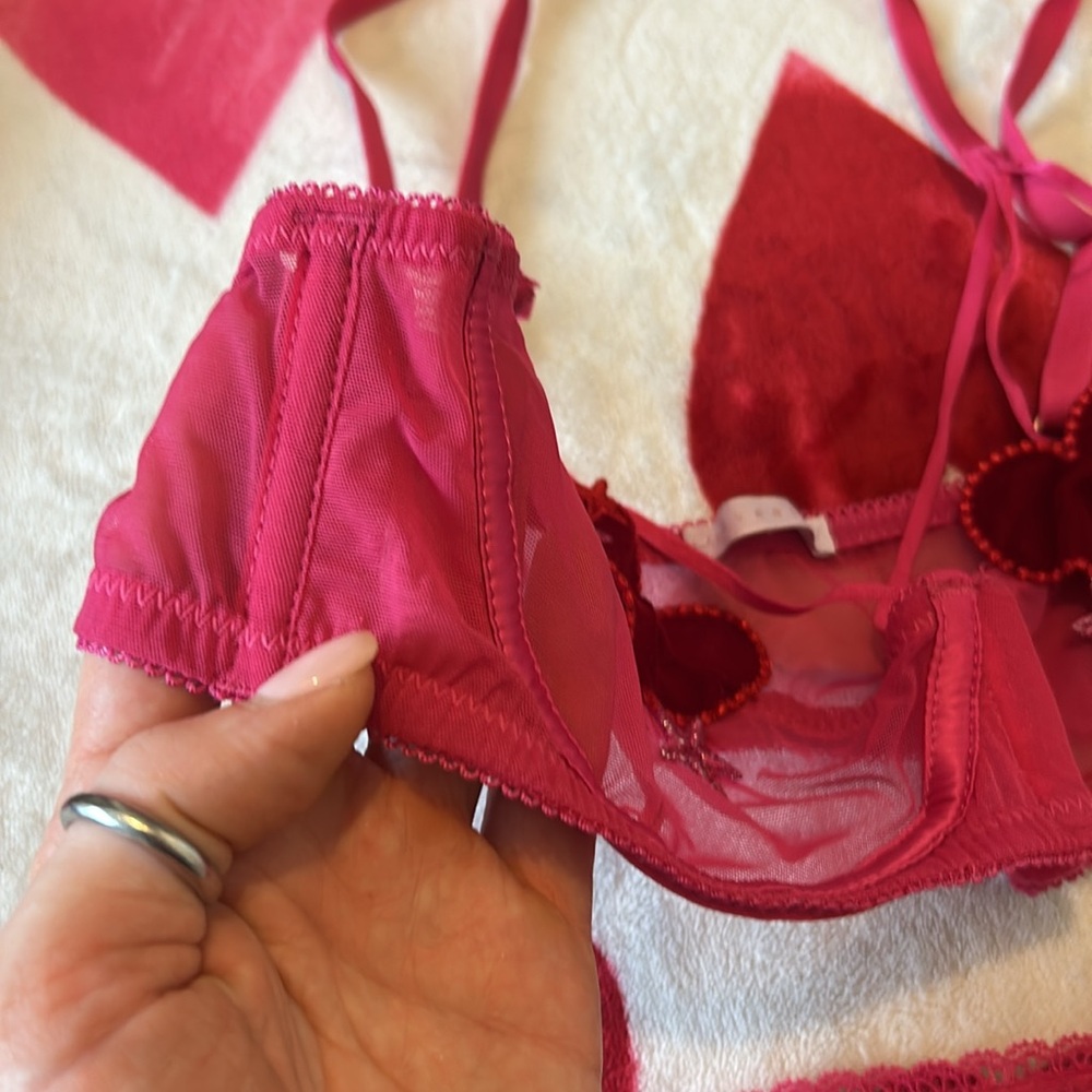 Savage X Fenty valentines Set - Picture 4 of 7